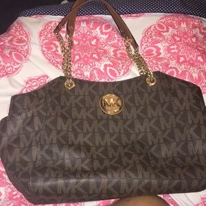 Dark Brown Micheal Kors purse 💞